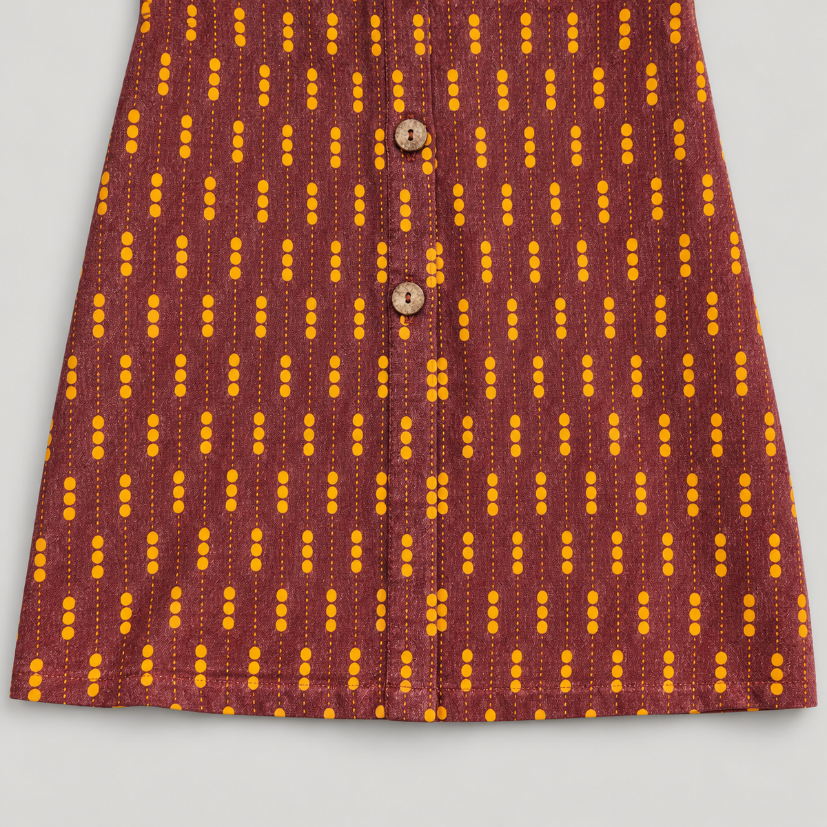 RT820 straight hem and dotted stripe fabric detail