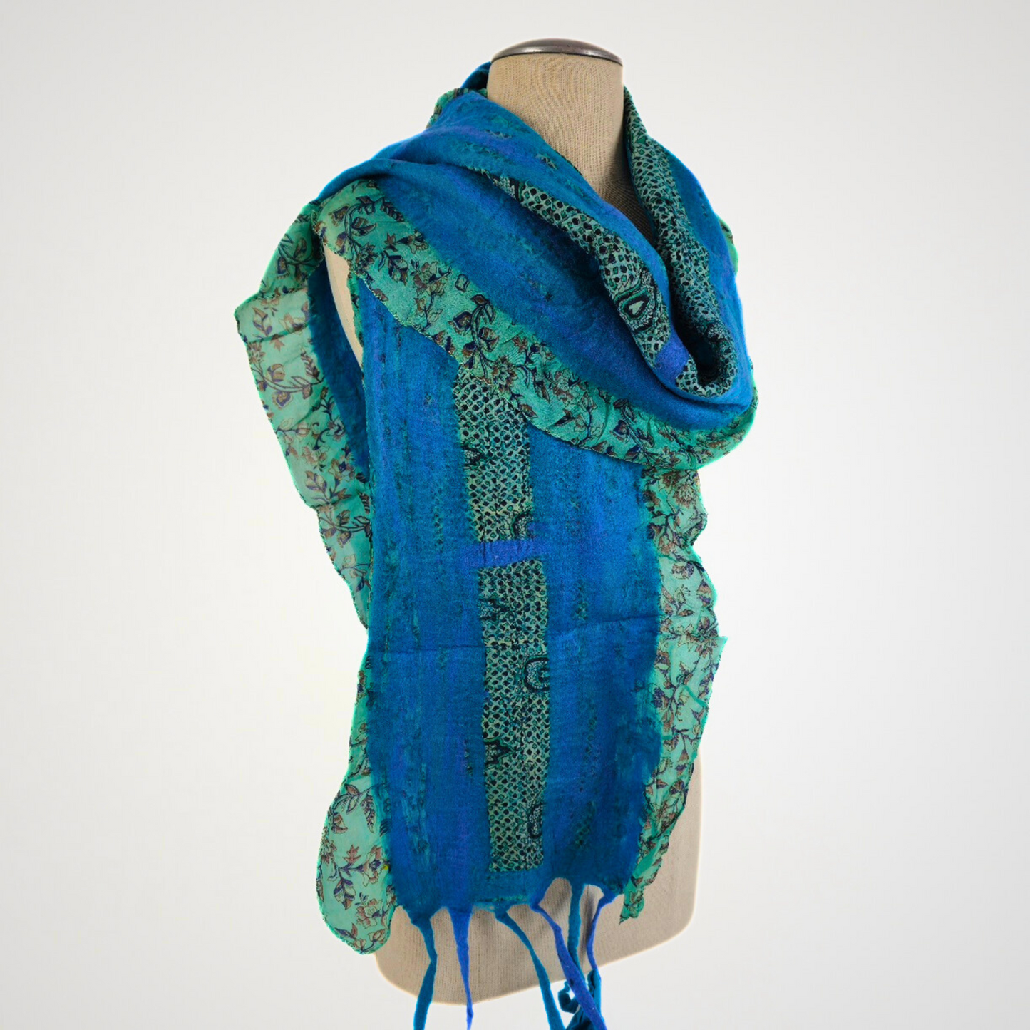 Saree Lace Blue Felted Scarf