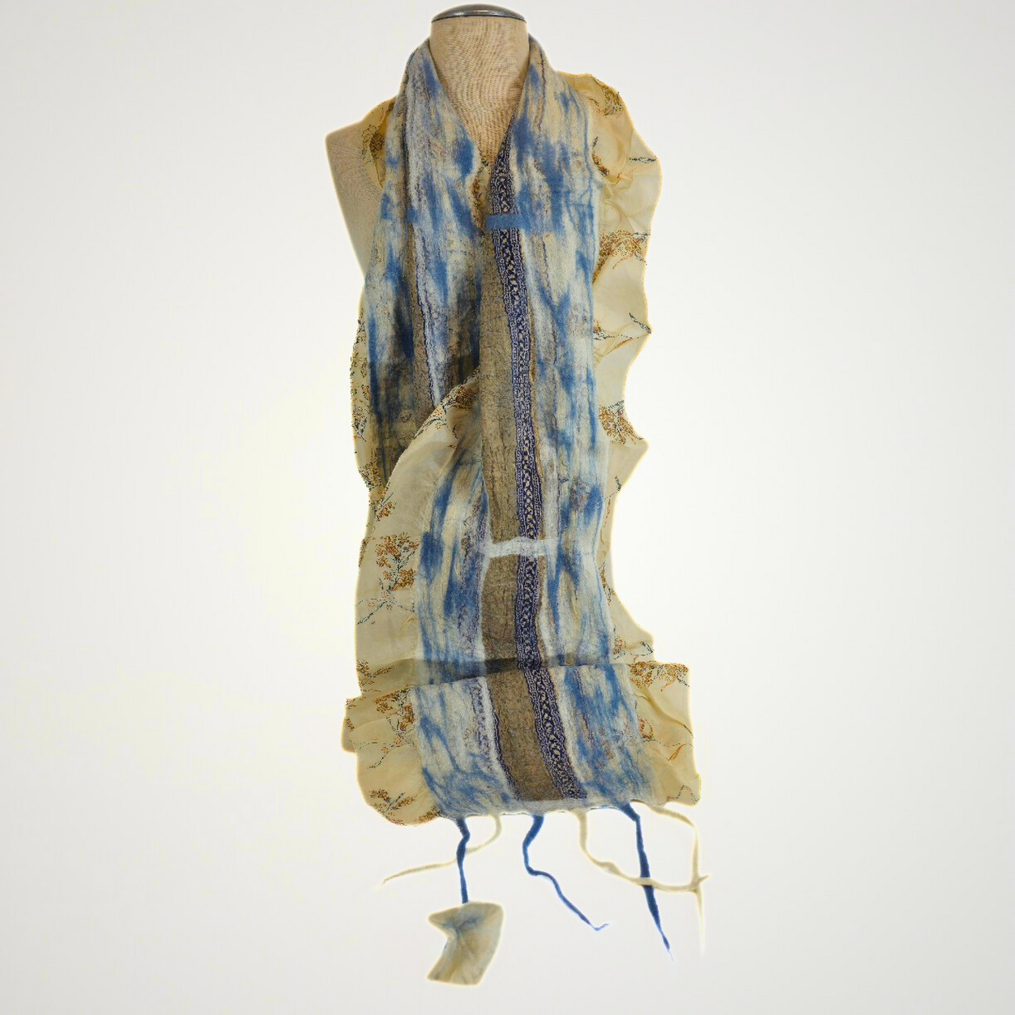 Saree Lace Gray Felted Scarf