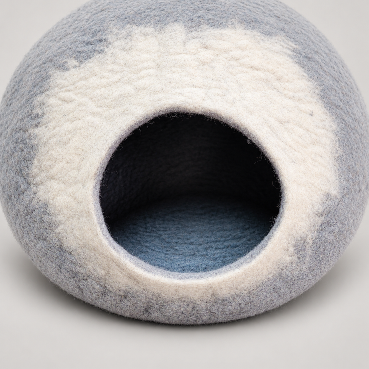 CC104 wool cat cave opening and continuous interior floor