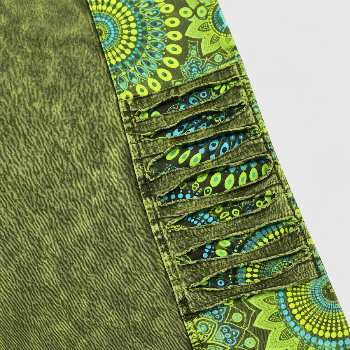 Printed side panel and slash-cut cotton detail