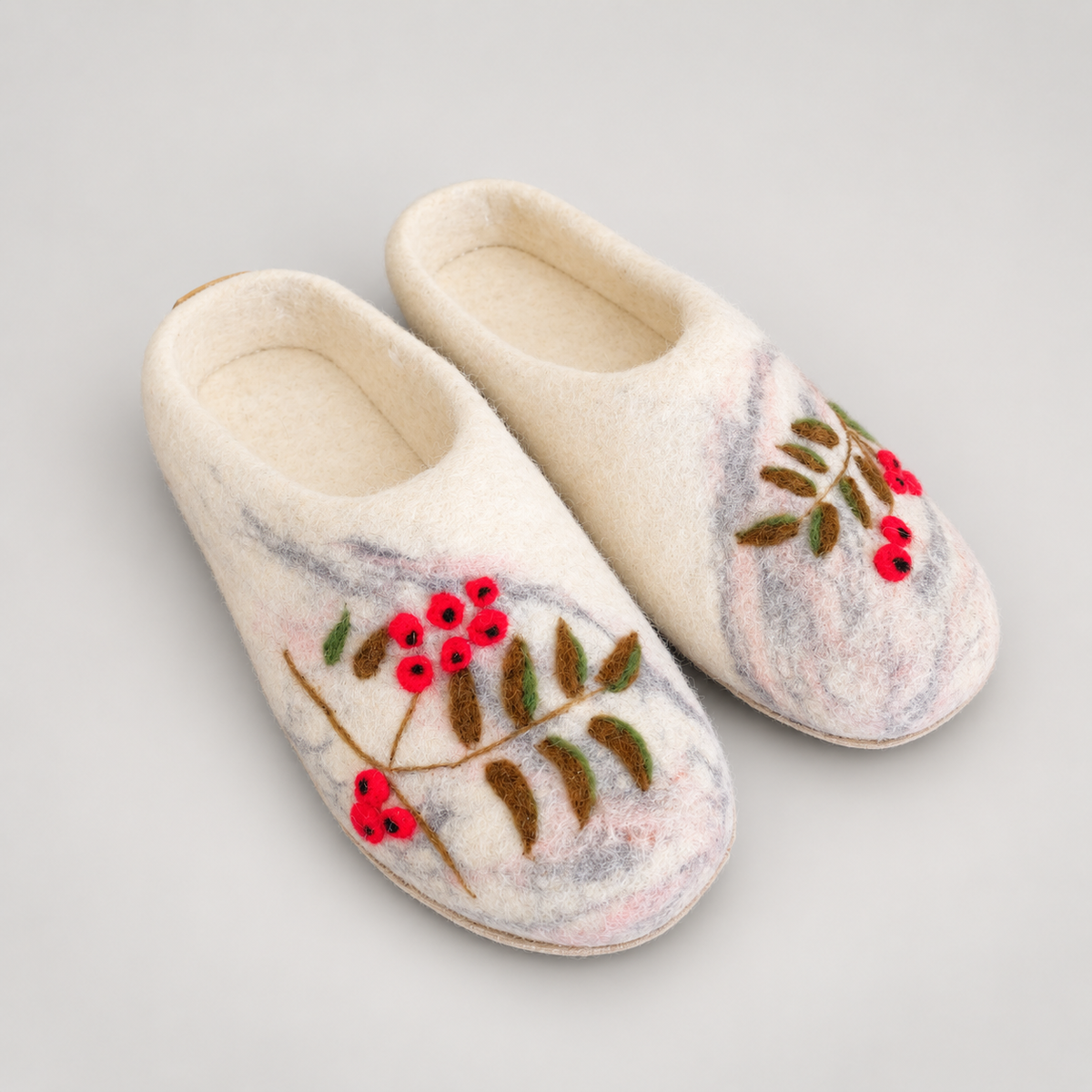 LN917 cream botanical slippers, front view