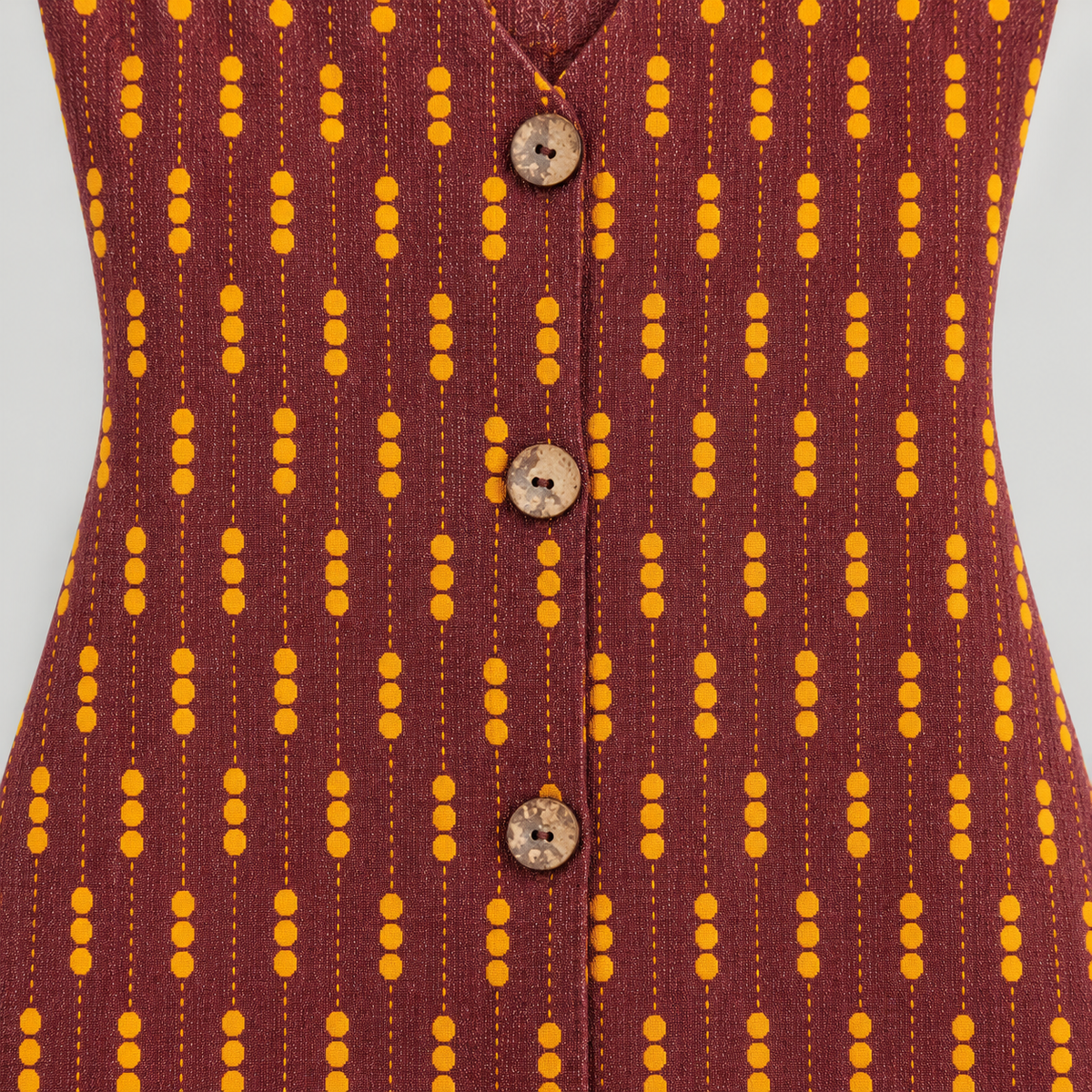 RT820 natural two-hole buttons and cotton fabric detail