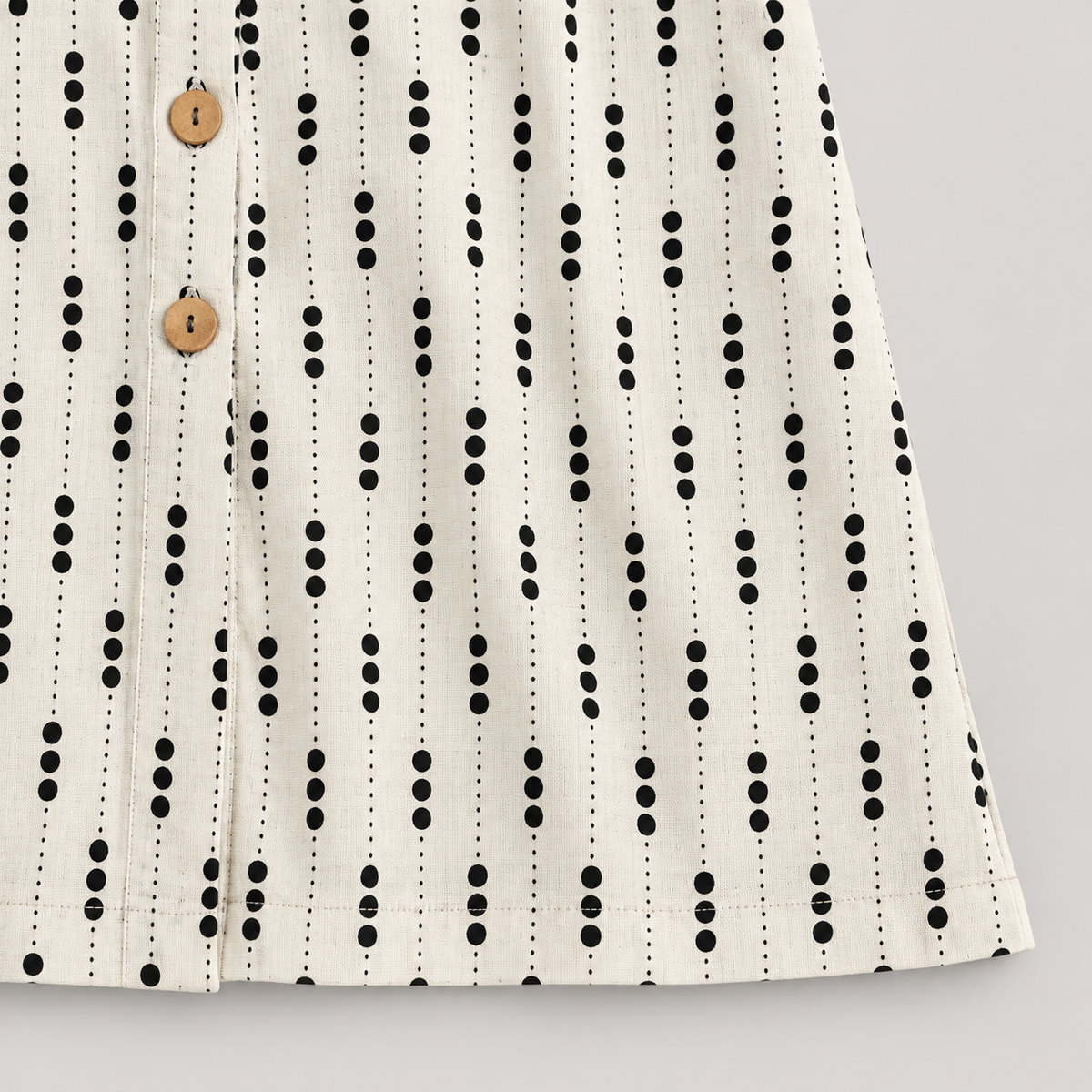RT823 dotted cotton fabric and straight hem detail