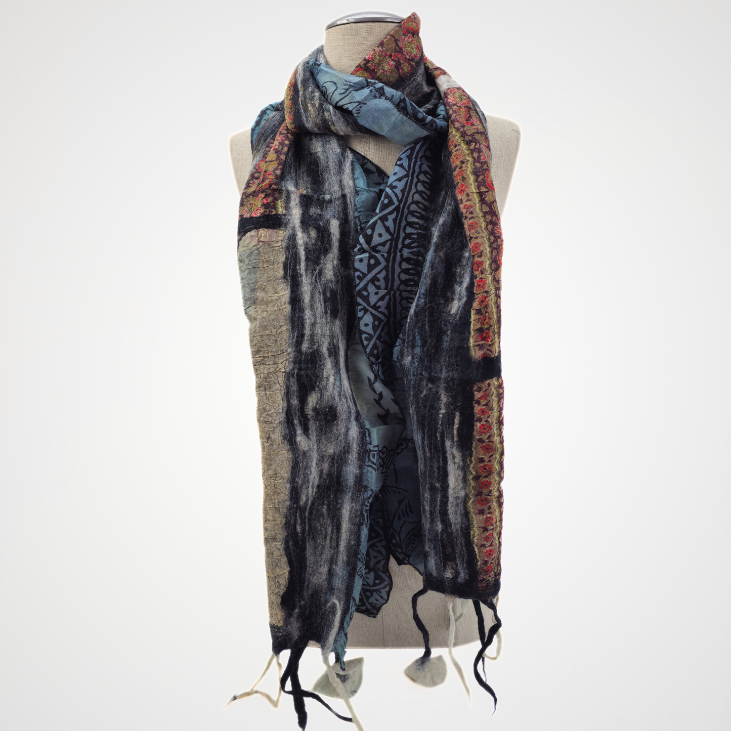 Saree Black & White Lace Felted Scarf