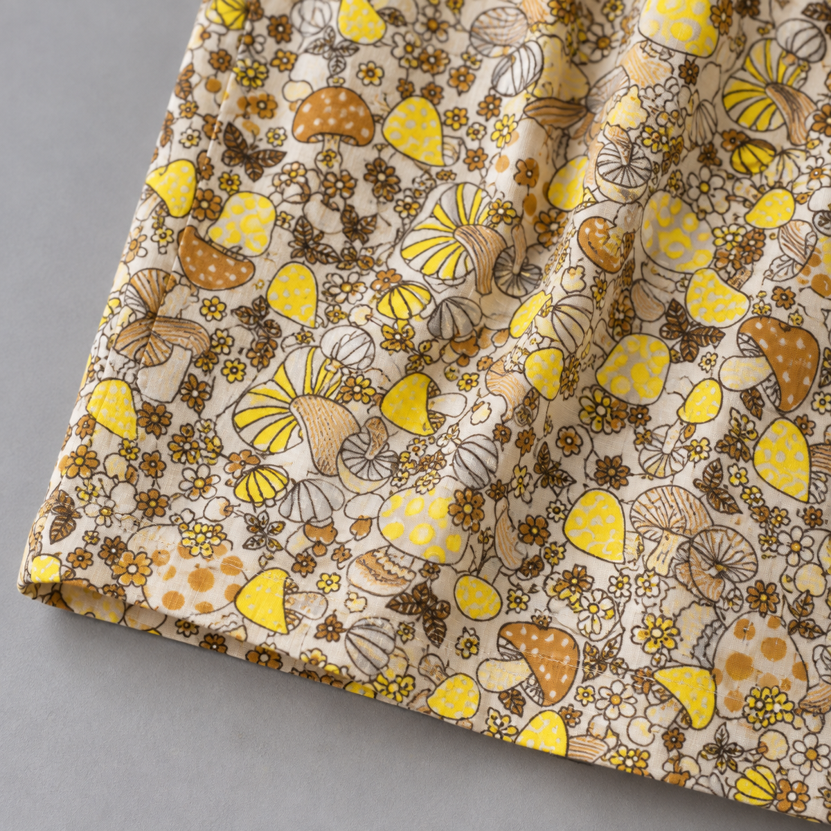 Beige and yellow mushroom print cotton palazzo trousers – Cotton mushroom print and hem detail
