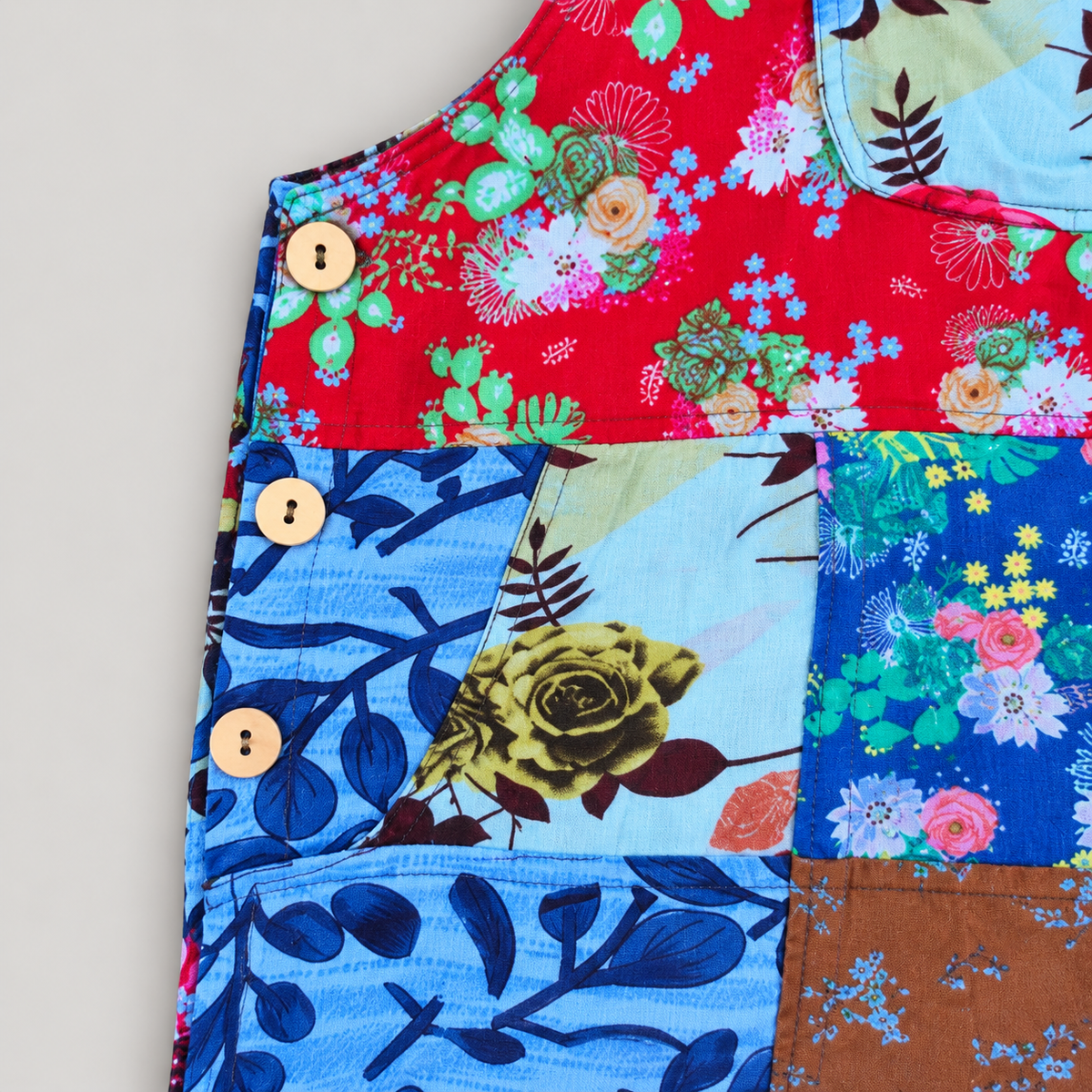 KD621 original side buttons and patchwork detail