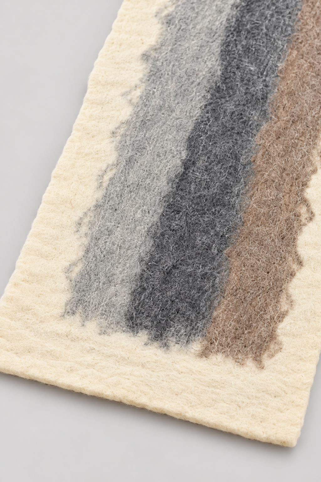 Sheep wool fiber and organic edge detail